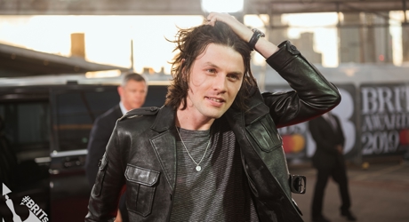 James Bay on The BRIT<span class='lowercase'>s</span> 2019 Red Carpet