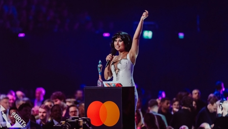 RAYE wins Artist of the Year