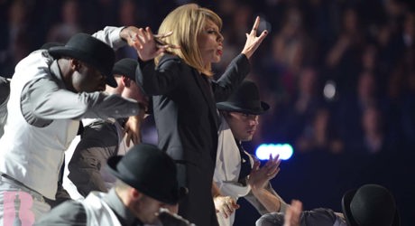 Taylor Swift live at The BRIT Awards 2015 (10)