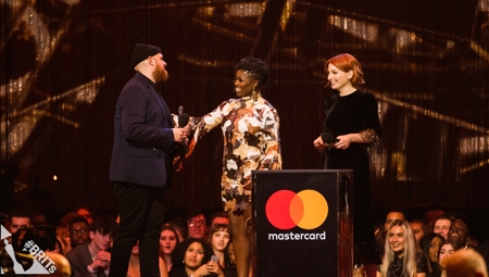 Tom Walker accepting his BRIT Award