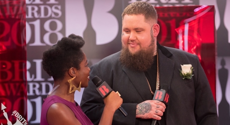 Rag'n'Bone Man on The BRIT<span class='lowercase'>s</span> 2018 Red Carpet