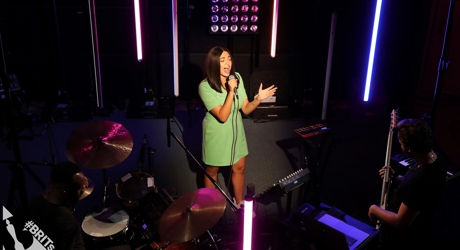 Mahalia performing 'I Wish I Missed my Ex'