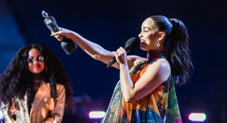 Jorja Smith accepting her BRIT Award