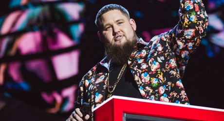 Rag'n'Bone Man accepting his award for British Single at The BRIT<span class='lowercase'>s</span>