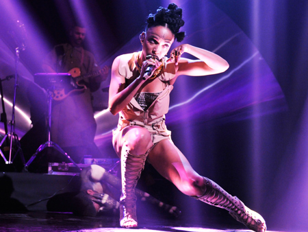 fka_twigs_1024x768_16528