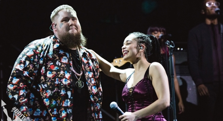Rag'n'Bone Man & Jorja Smith on stage at The BRIT<span class='lowercase'>s</span> 2018 (1)
