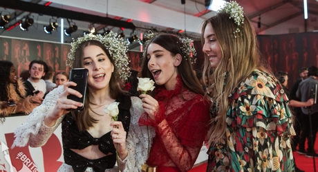 HAIM on The BRIT<span class='lowercase'>s</span> 2018 Red Carpet