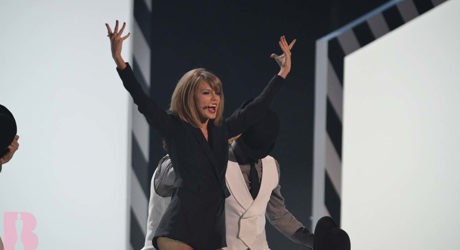 Taylor Swift live at The BRIT Awards 2015 (7)
