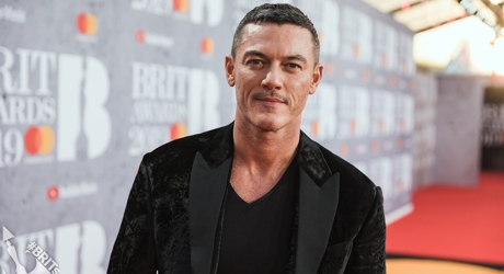 Luke Evans on The BRIT<span class='lowercase'>s</span> 2019 Red Carpet