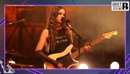 Holly Humberstone performs 'The Walls Are Way Too Thin' 