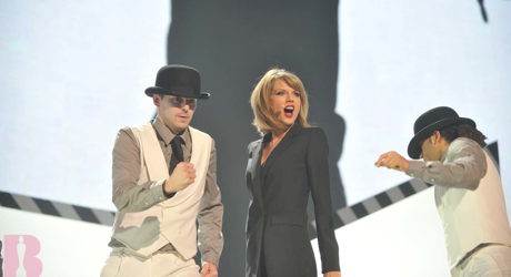 Taylor Swift live at The BRIT Awards 2015 (3)