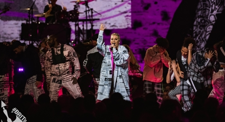 Pink performing at The BRIT<span class='lowercase'>s</span> 2019 (4)