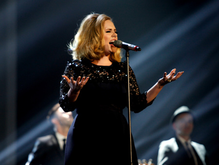 Adele_Performing_2_43_15250