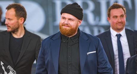 Tom Walker on The BRIT<span class='lowercase'>s</span> 2019 Red Carpet