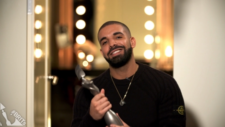 Drake accepting his trophy for International Male