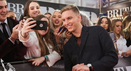 George Ezra on The BRIT<span class='lowercase'>s</span> 2019 Red Carpet