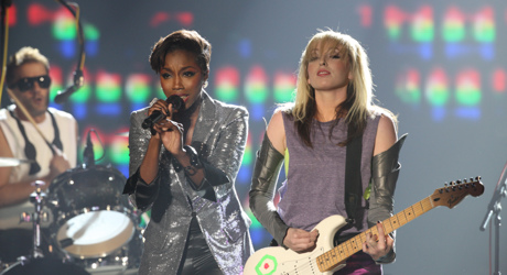 The Ting Tings & Estelle - The BRITs 2009