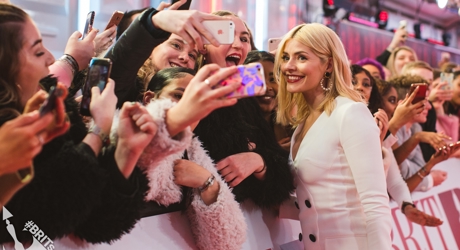Holly Willoughby on The BRIT<span class='lowercase'>s</span> 2018 Red Carpet