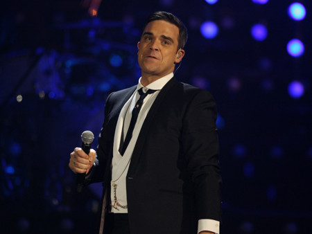 Robbie_Performing_43_15287