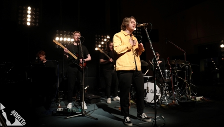 Lewis Capaldi performing 'Grace' (1)