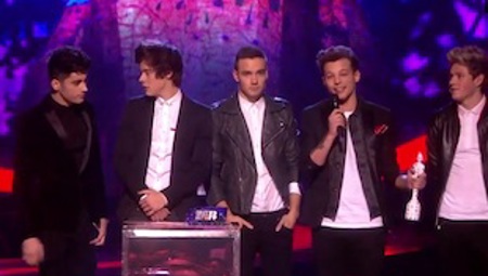 One Direction accepts Global Success Award