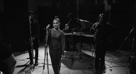 Mabel performing 'Finders Keepers' live at Abbey Road Studios (2)