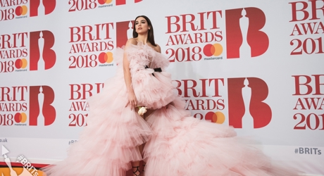 Dua Lipa on The BRIT<span class='lowercase'>s</span> 2018 Red Carpet