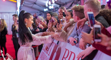 Mabel on The BRIT<span class='lowercase'>s</span> 2018 Red Carpet